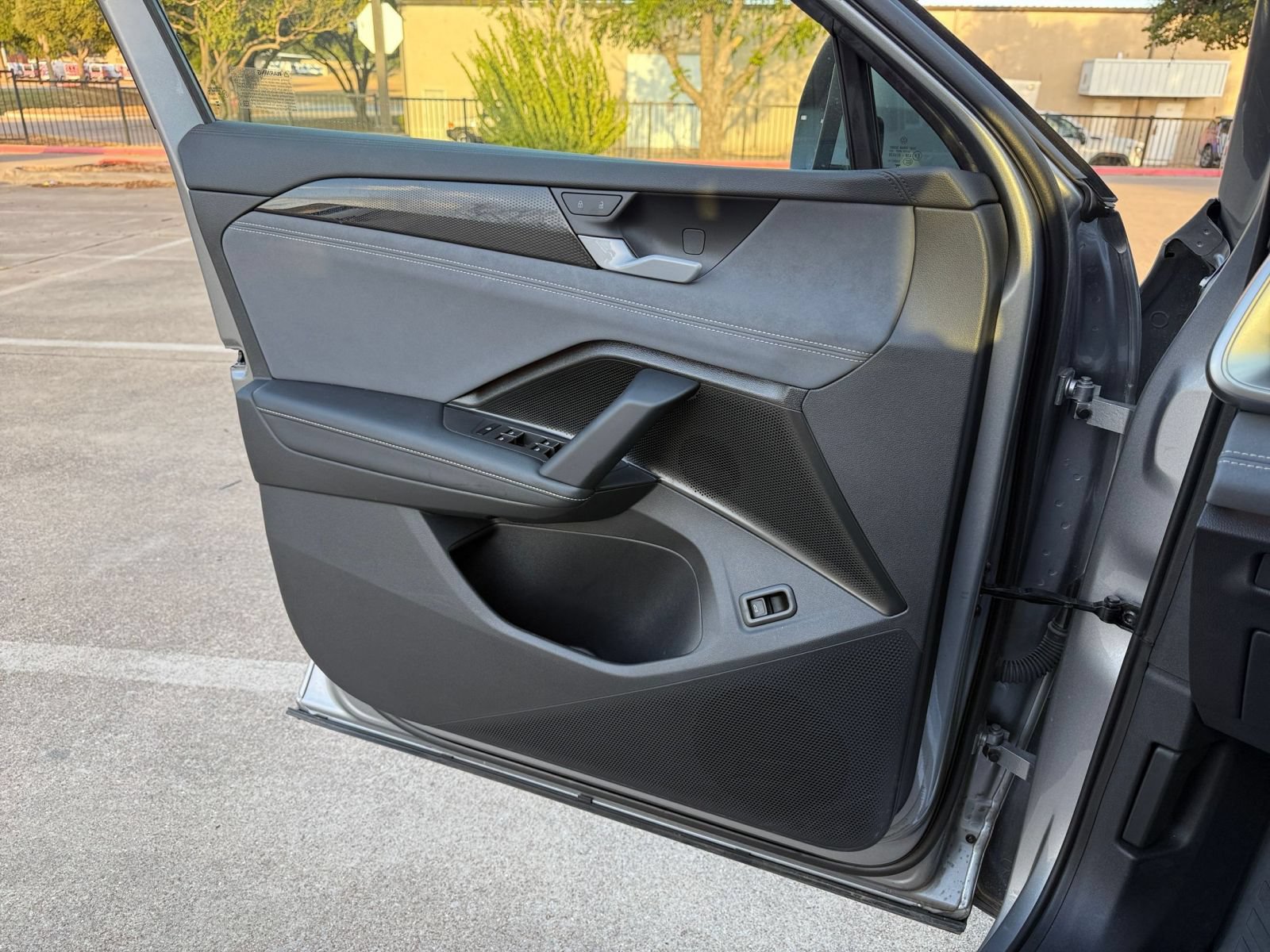 Used 2026 Volkswagen Tiguan SE AWD/4WD image 18