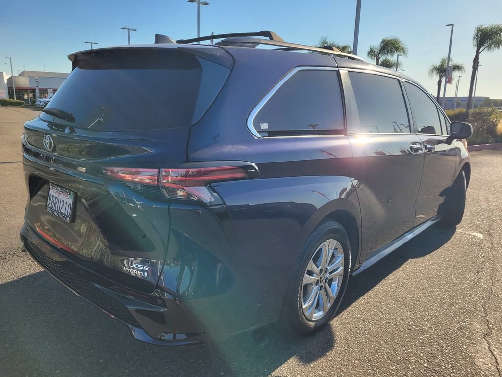 Used 2022 Toyota Sienna XSE w/ XSE Plus Package AWD/4WD image 4