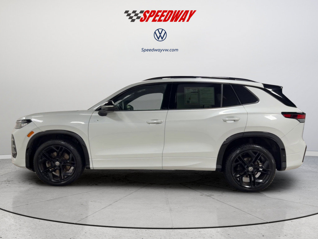 Certified 2025 Volkswagen Tiguan SE R-Line AWD/4WD image 10