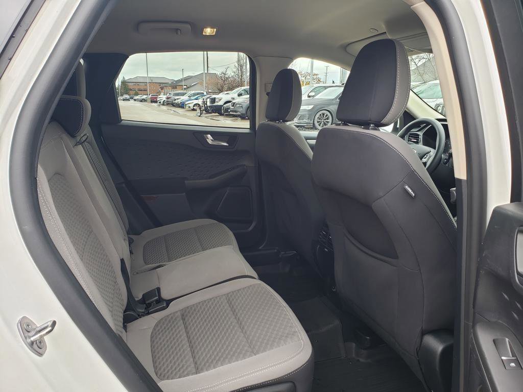 Used 2020 Ford Escape SE image 25