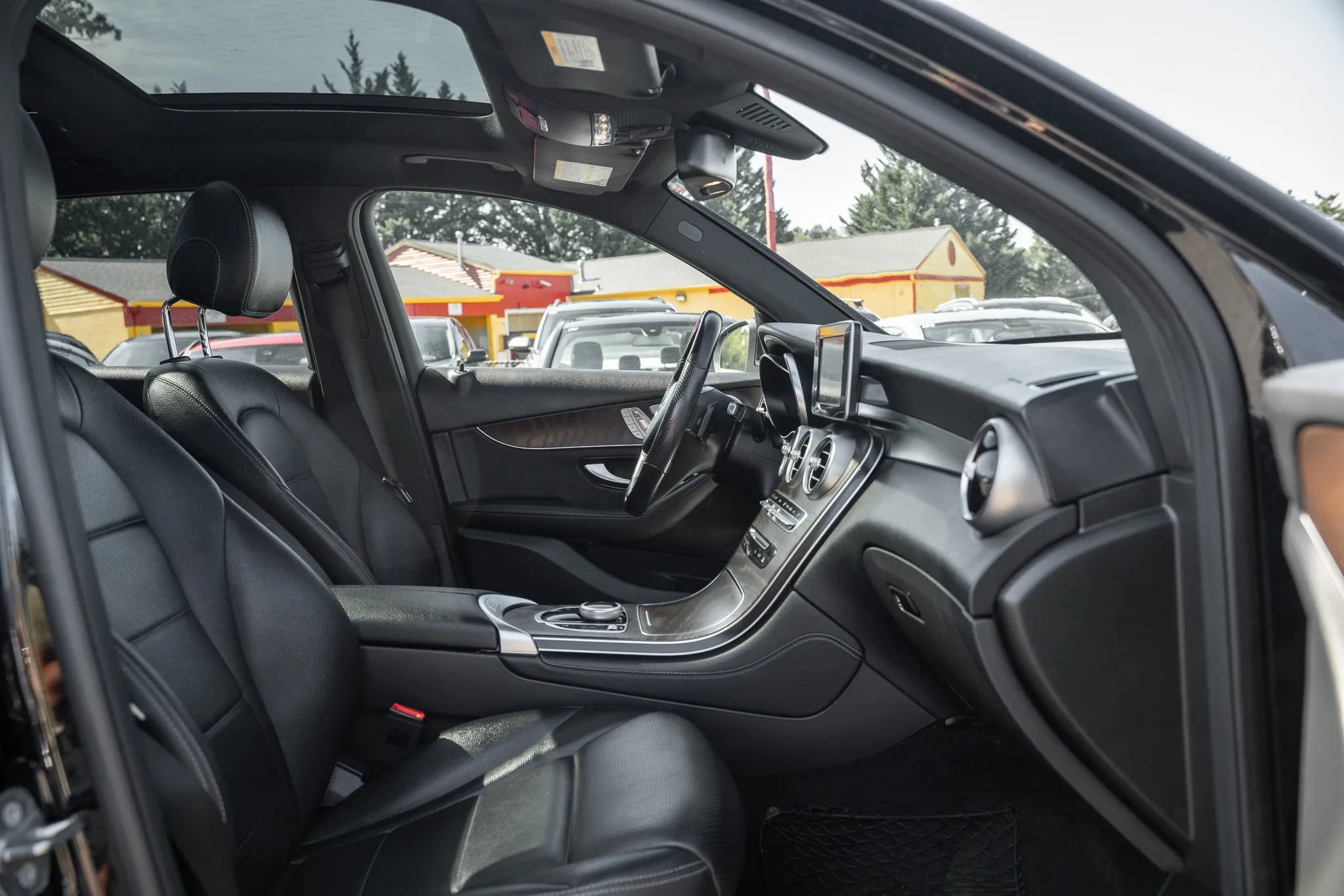 Used 2019 Mercedes-Benz GLC 300 4MATIC w/ Premium Package image 12