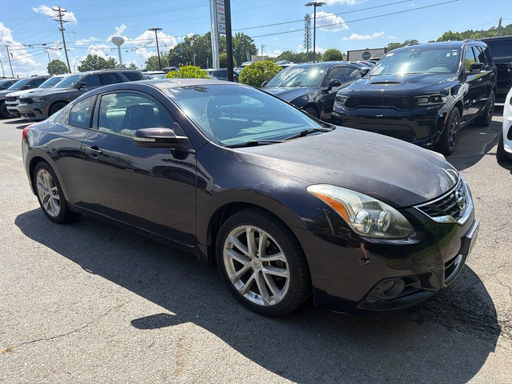 Used 2010 Nissan Altima 3.5 SR w/ Leather Pkg FWD image 2
