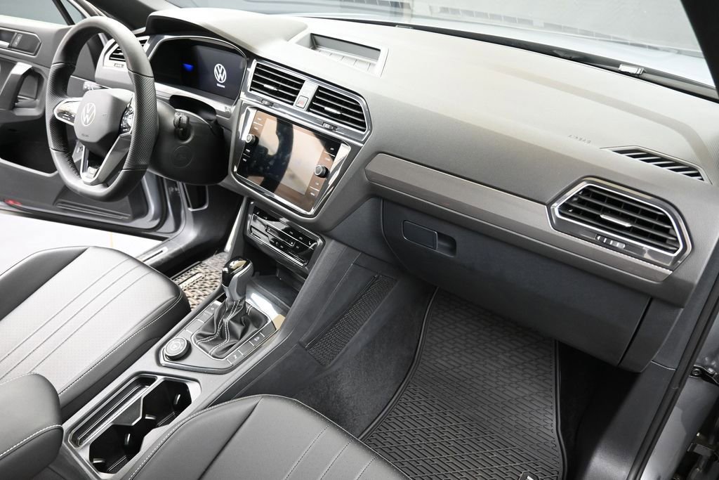 Used 2024 Volkswagen Tiguan SE R-Line AWD/4WD image 20