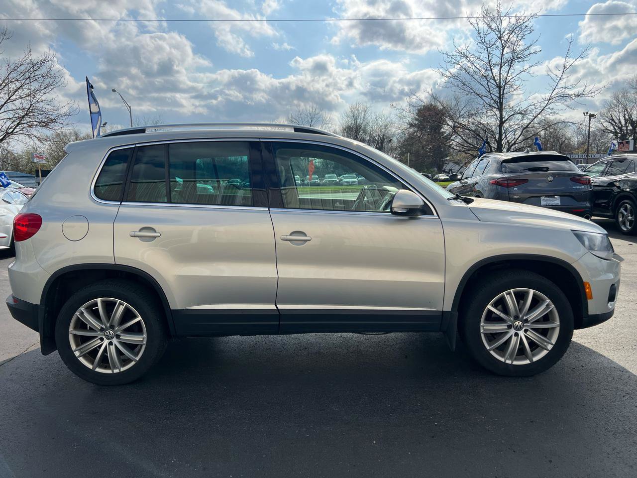Used 2013 Volkswagen Tiguan SE AWD/4WD image 6