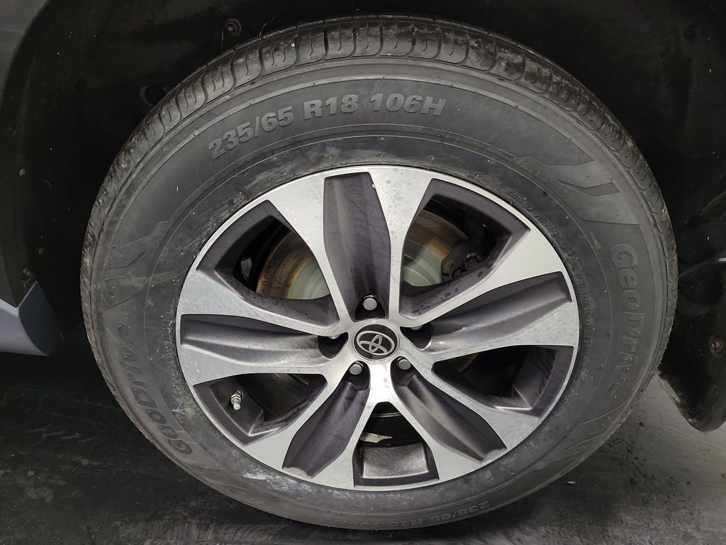 Used 2022 Toyota Highlander XLE image 10