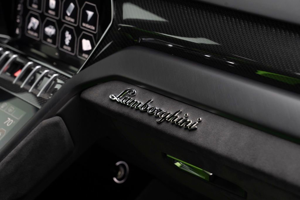 Used 2021 Lamborghini Urus AWD/4WD image 31