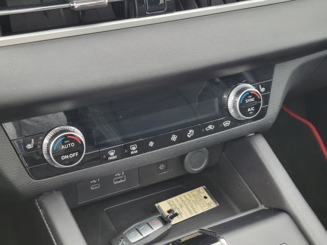 Used 2024 Mitsubishi Outlander 4WD Plug-In Hybrid image 18