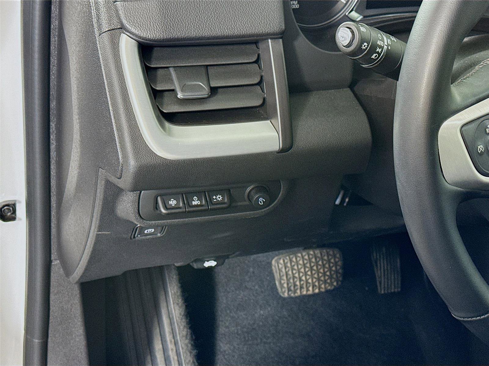 Used 2024 GMC Terrain SLT w/ Infotainment Package II AWD/4WD image 4