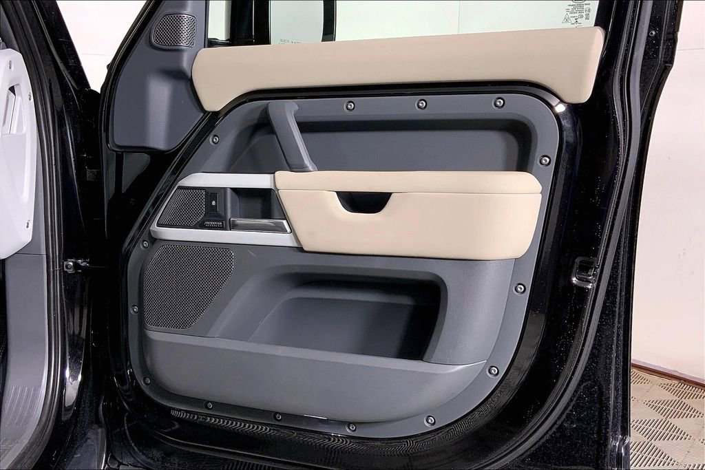 Used 2022 Land Rover Defender 110 SE image 23