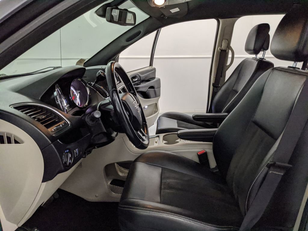 Used 2019 Dodge Grand Caravan SXT FWD image 17