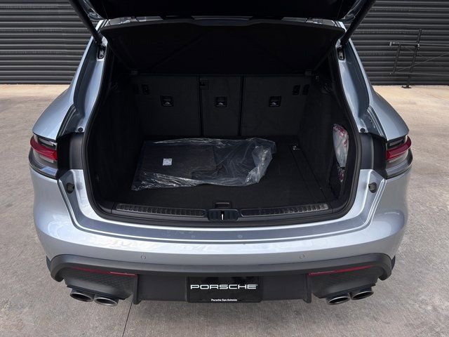 Certified 2026 Porsche Macan image 27