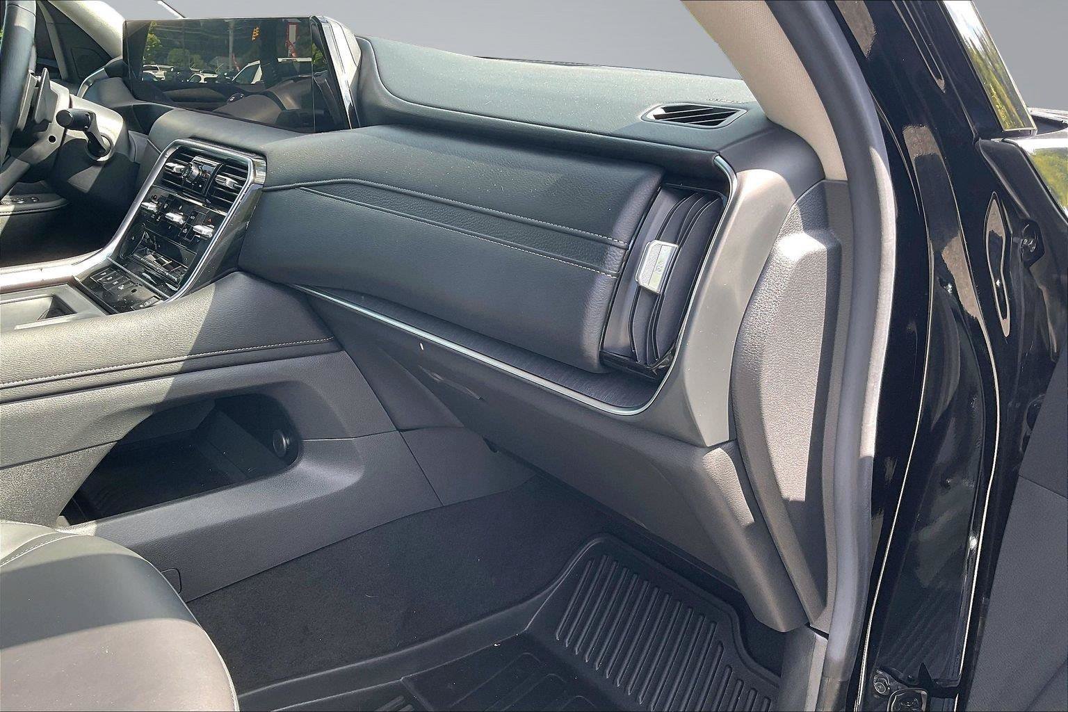 Certified 2025 Nissan Armada SV AWD/4WD image 16