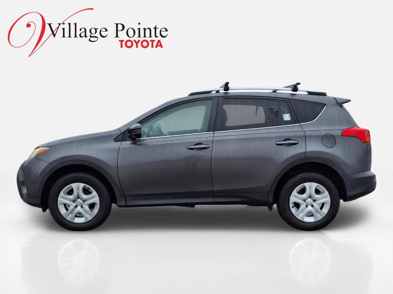 Used 2015 Toyota RAV4 LE image 2