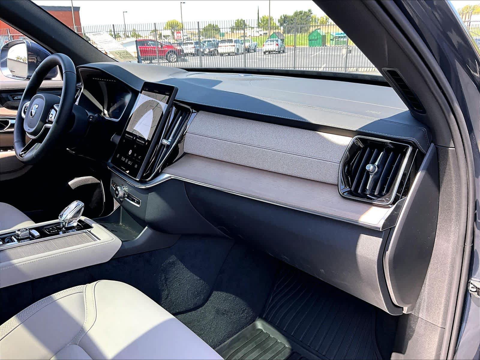 Used 2026 Volvo XC90 T8 Plus w/ Protection Package Premier AWD/4WD image 19
