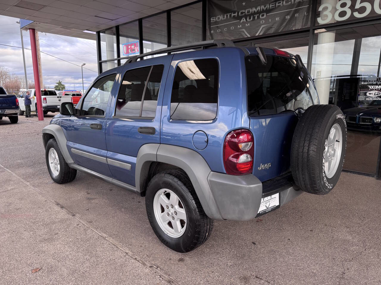Used 2005 Jeep Liberty Sport image 3