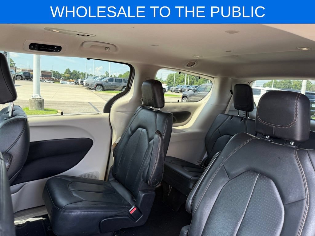 Used 2020 Chrysler Pacifica Touring-L FWD image 18