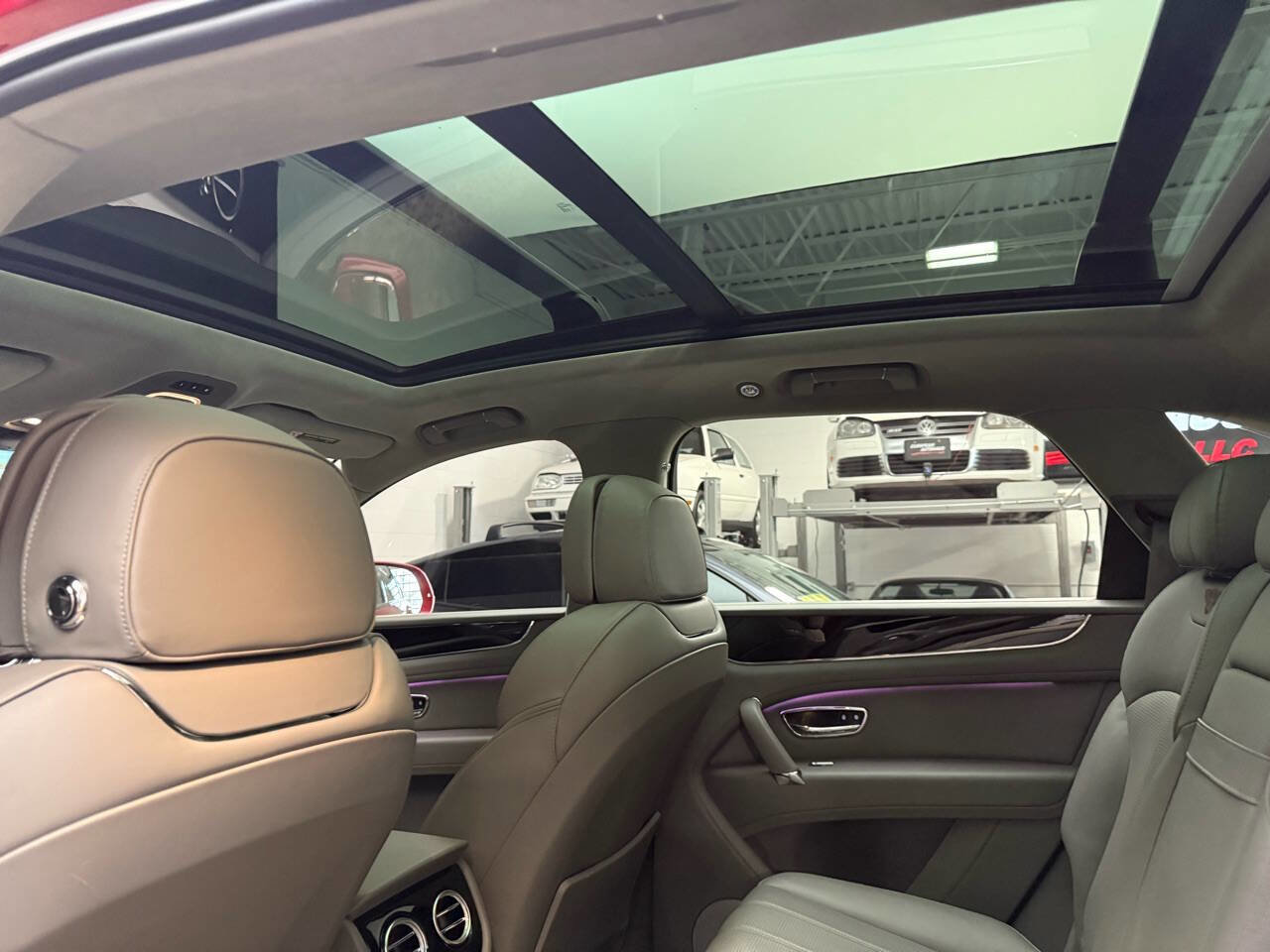Used 2019 Bentley Bentayga image 26