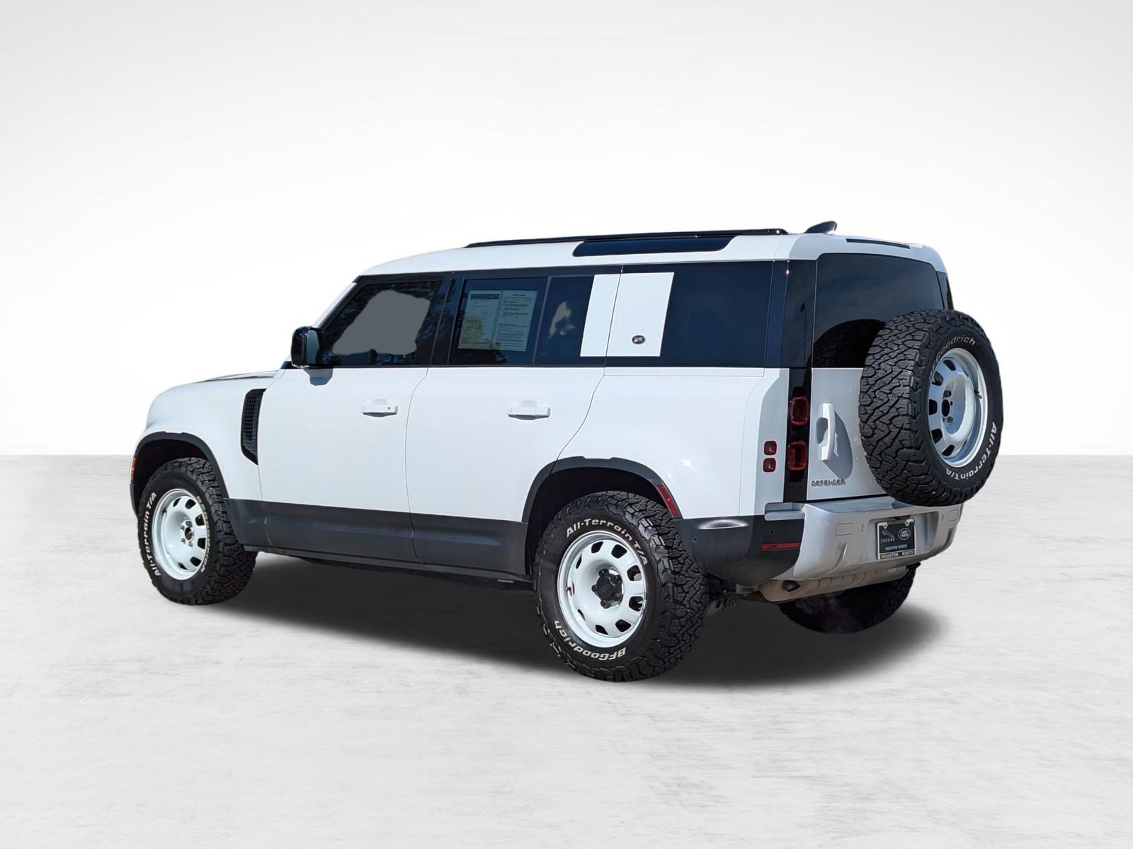 Used 2023 Land Rover Defender 110 image 3