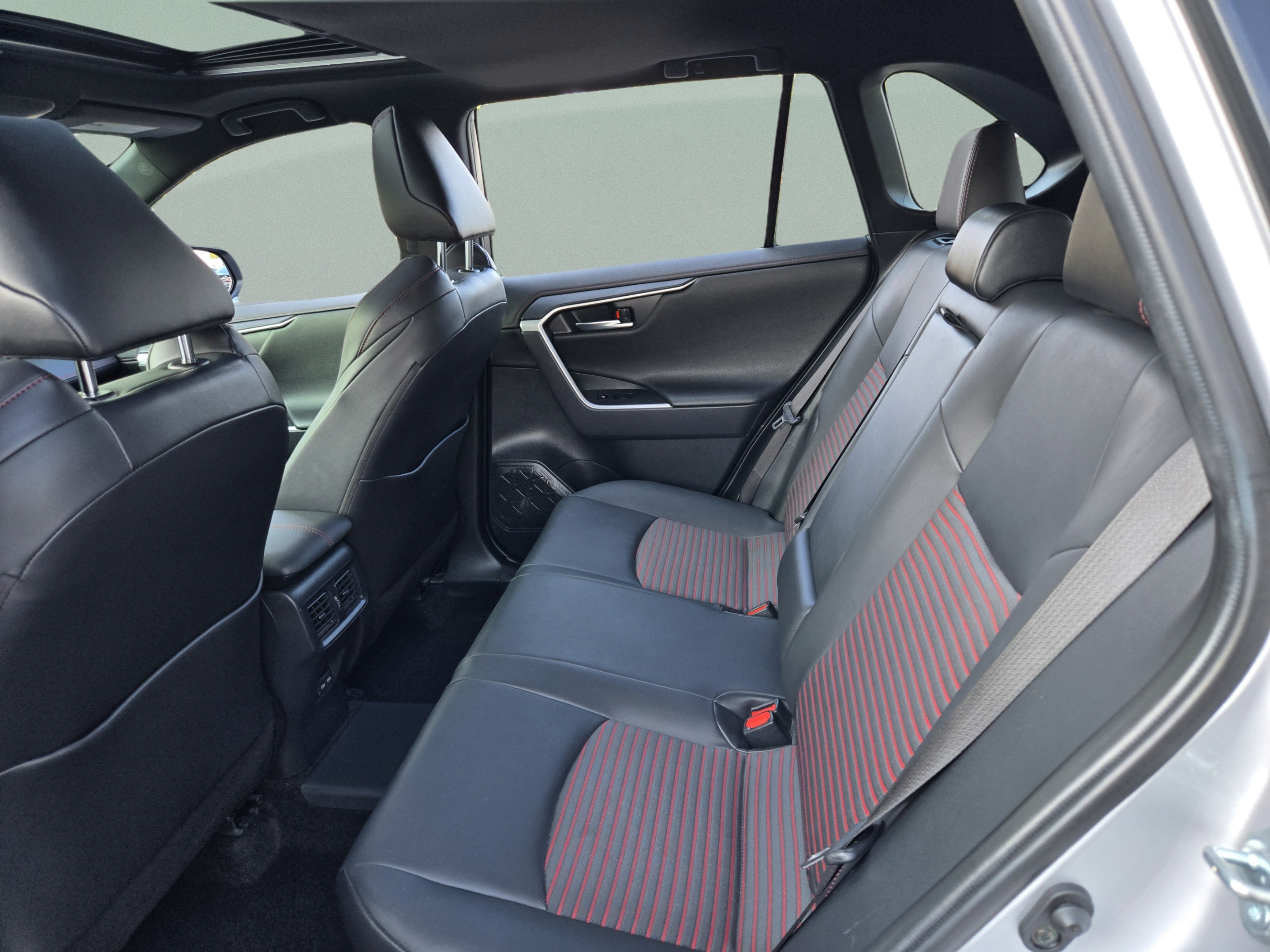 Used 2022 Toyota RAV4 XSE w/ Protection Package (TMS) AWD/4WD image 26