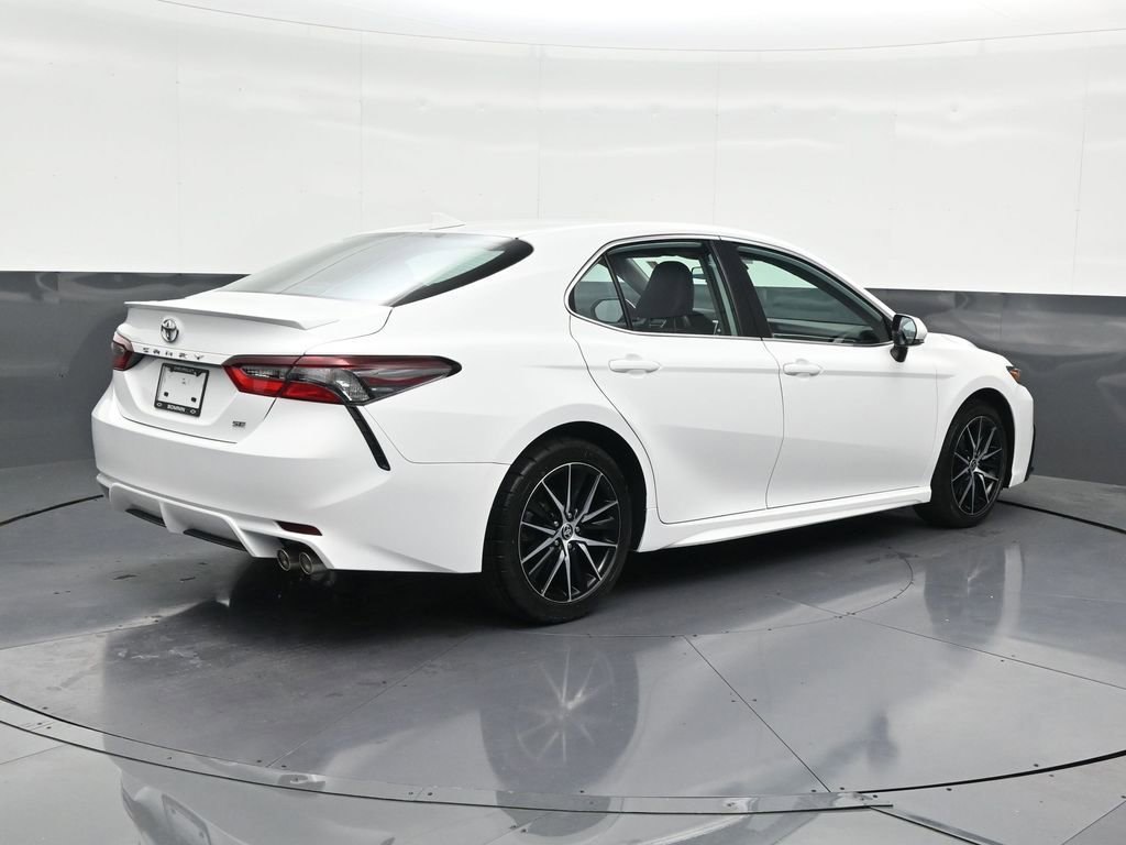 Used 2024 Toyota Camry SE image 5