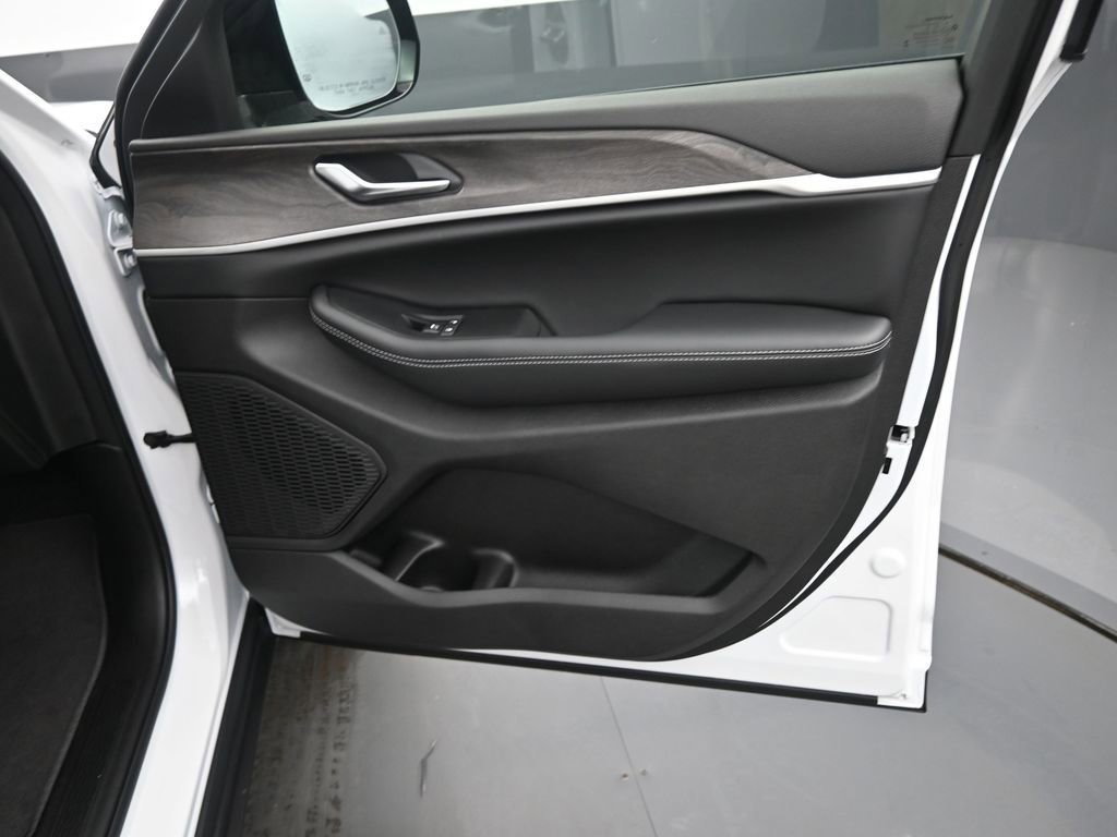 New 2025 Jeep Grand Cherokee L Limited image 22