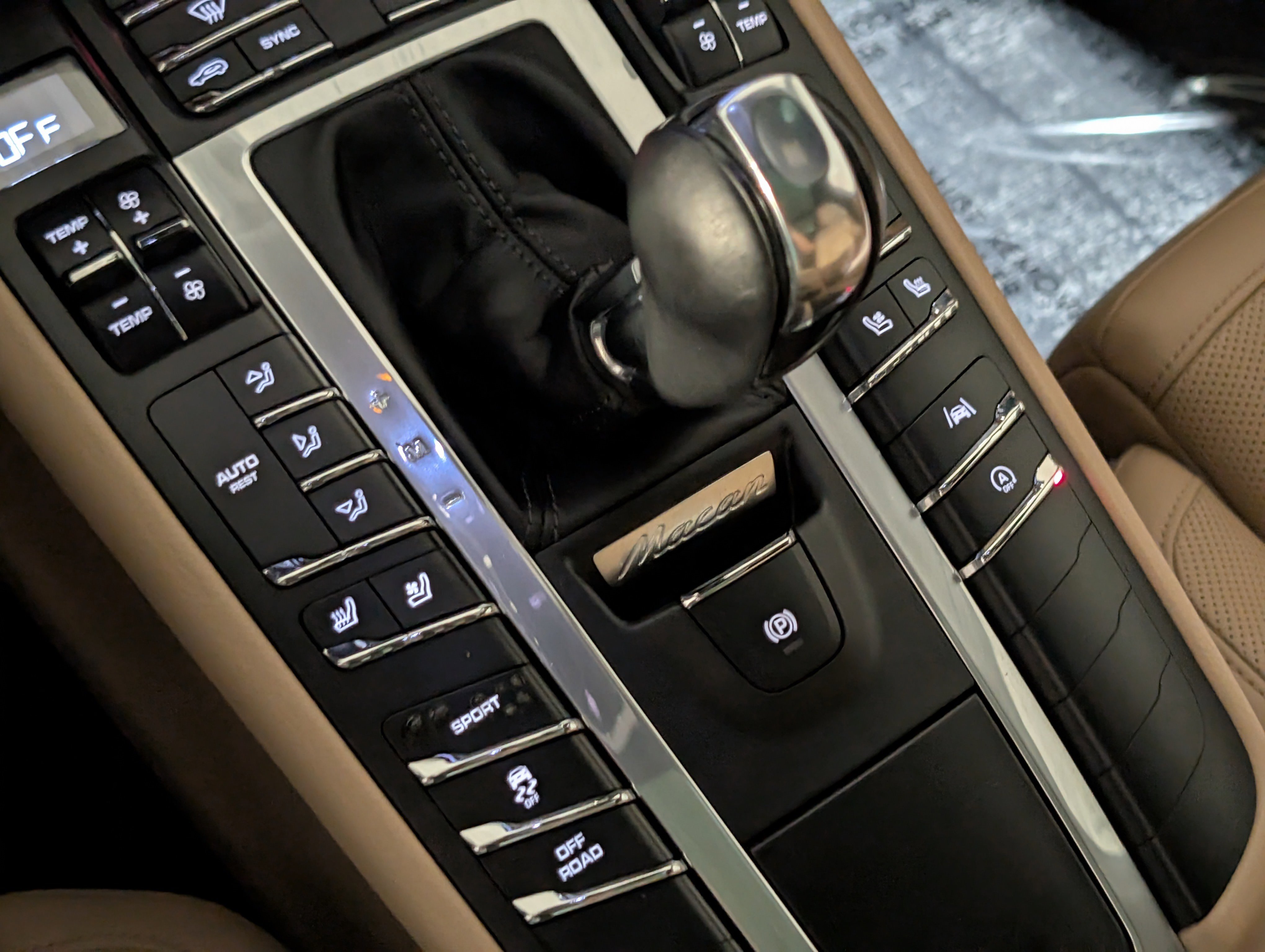 Used 2020 Porsche Macan image 37