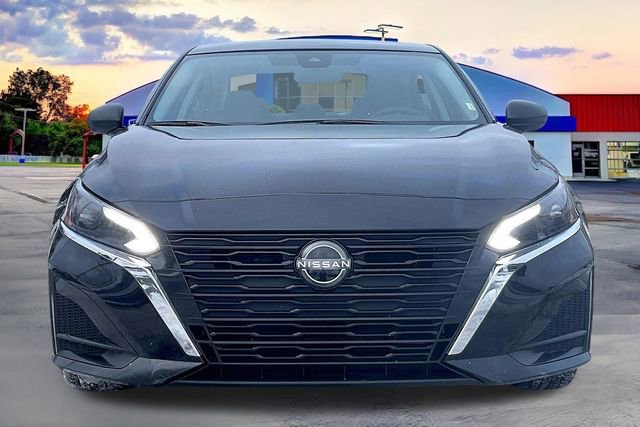 Used 2024 Nissan Altima 2.5 SV image 3