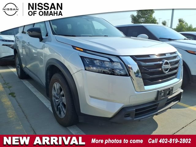 Certified 2025 Nissan Pathfinder S AWD/4WD image 1