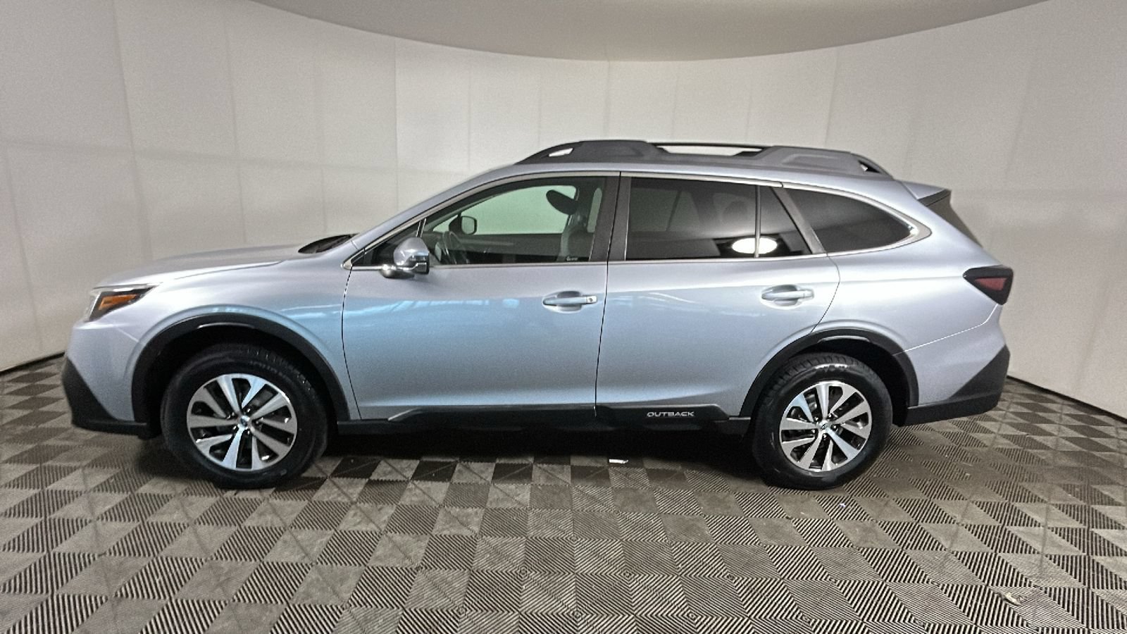 Used 2021 Subaru Outback Premium AWD/4WD image 7