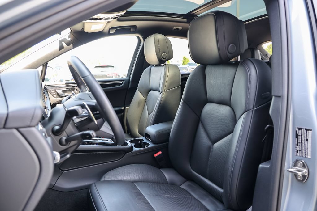 Certified 2026 Porsche Macan AWD/4WD image 5