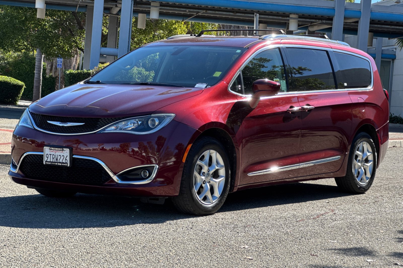 Used 2020 Chrysler Pacifica Touring-L w/ Tire & Wheel Group image 7