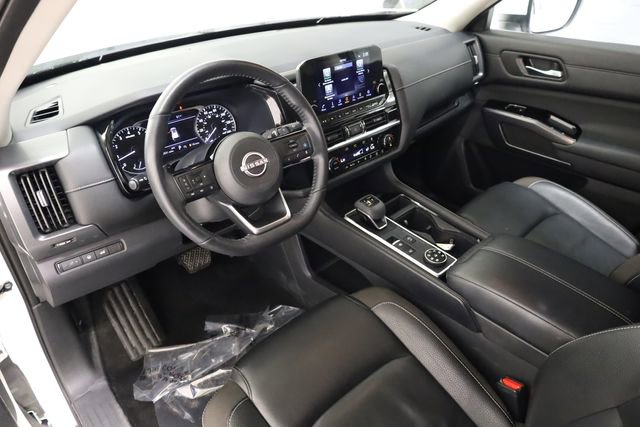 Used 2023 Nissan Pathfinder SL AWD/4WD image 11