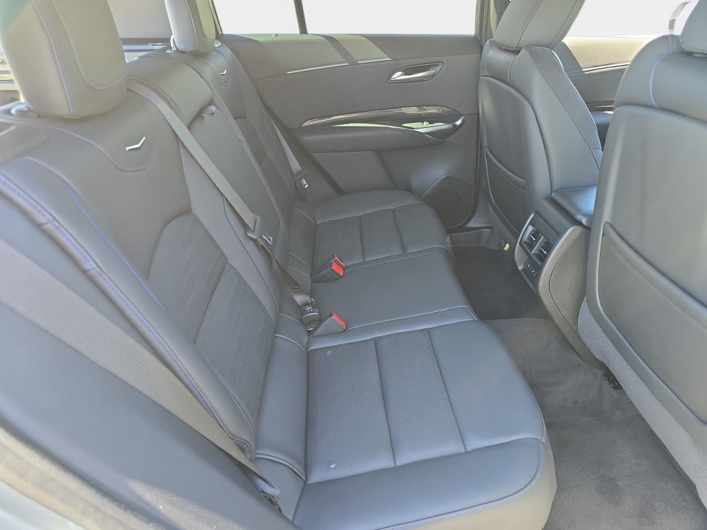 Used 2025 Cadillac XT4 Sport FWD image 13