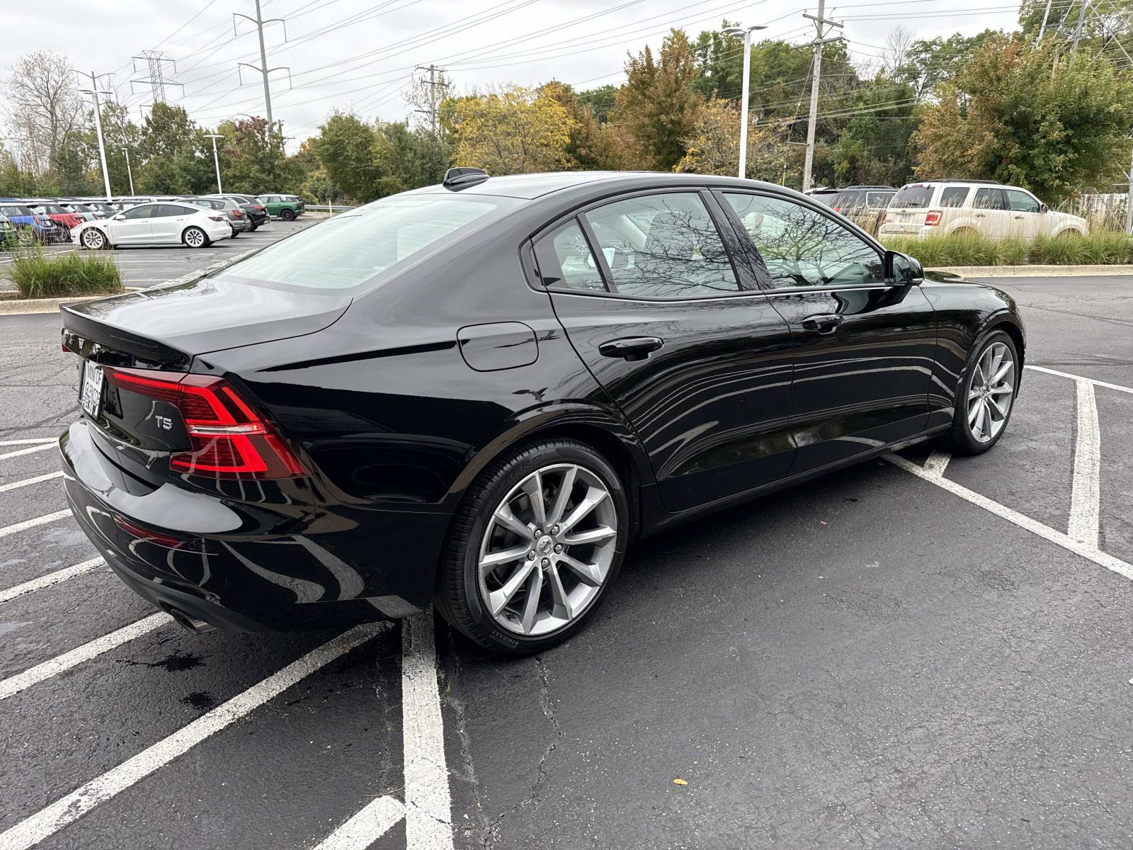 Used 2019 Volvo S60 T5 Momentum w/ Premium Package FWD image 6