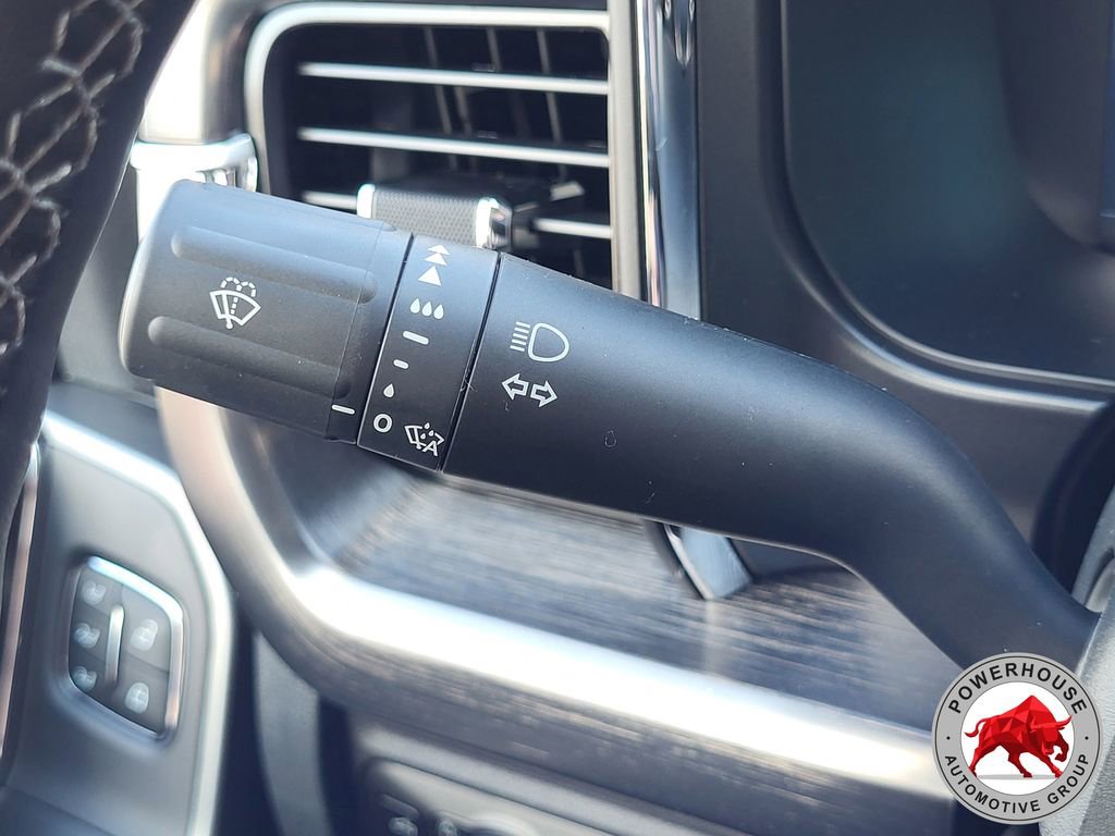 New 2026 Ford F250 Lariat w/ Black Appearance Package image 31