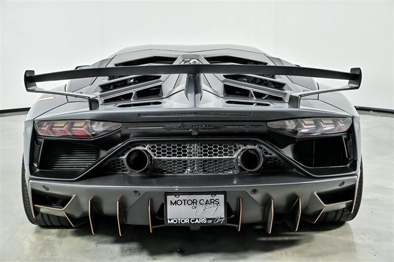 Used 2019 Lamborghini Aventador SVJ AWD/4WD image 13