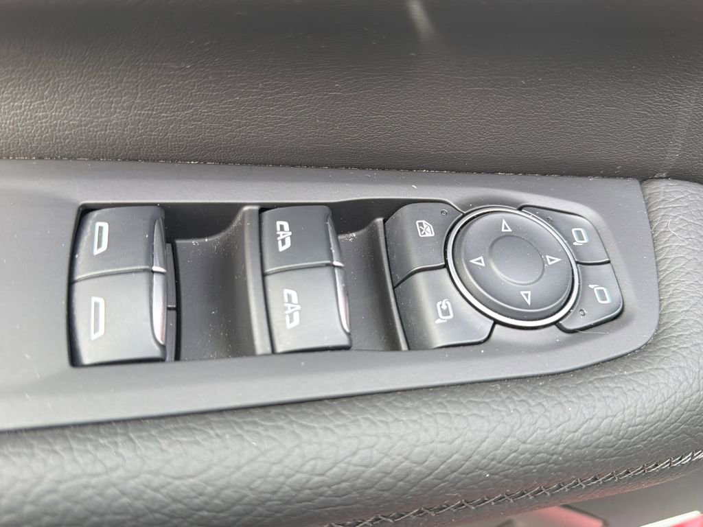 Used 2025 GMC Yukon Denali w/ Denali Reserve Package image 30