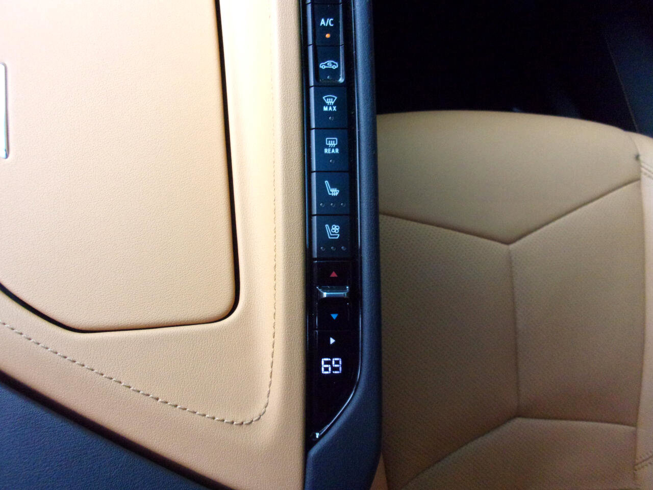 Used 2020 Chevrolet Corvette Stingray Preferred Cpe w/ 2LT Preferred Equipment Group image 29