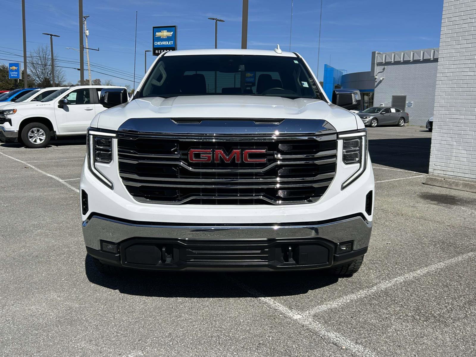 Used 2024 GMC Sierra 1500 SLT image 6
