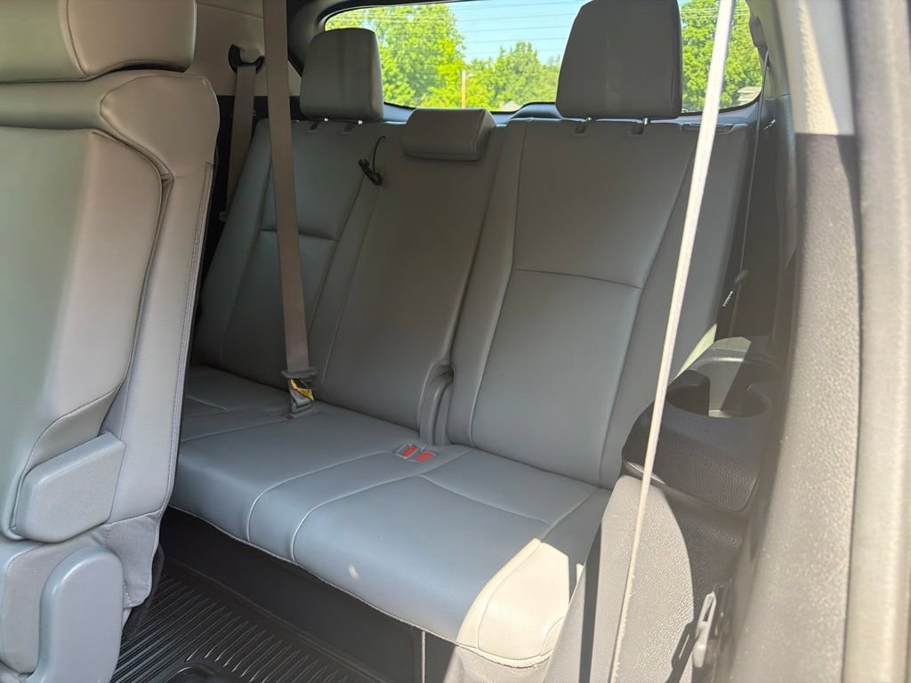 Used 2021 Toyota Highlander XLE AWD/4WD image 24