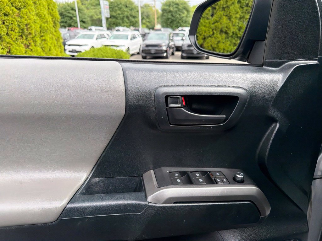 Used 2017 Toyota Tacoma SR5 w/ Tow Package AWD/4WD image 14