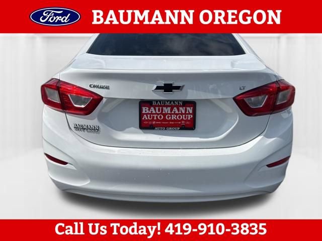 Used 2018 Chevrolet Cruze LT w/ Convenience Package FWD image 4