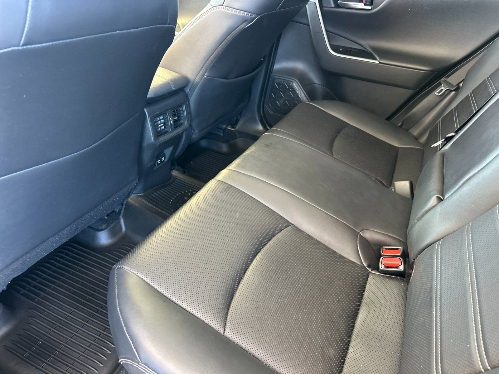 Used 2021 Toyota RAV4 Limited image 12