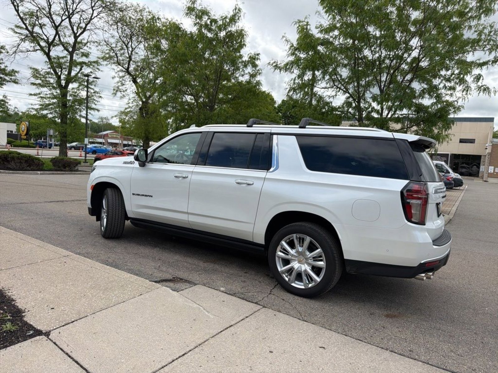 Used 2024 Chevrolet Suburban High Country w/ Advanced Technology Package AWD/4WD image 11
