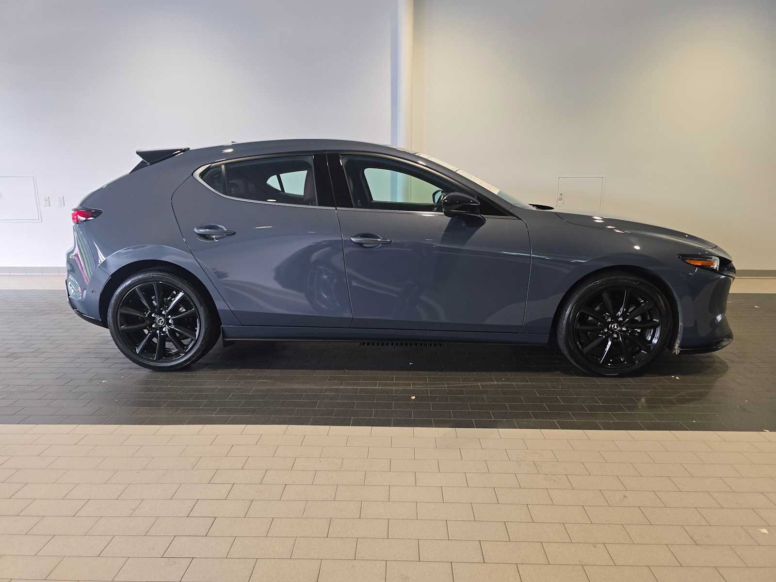 Used 2021 MAZDA MAZDA3 Hatchback w/Premium Plus Pkg AWD/4WD image 8