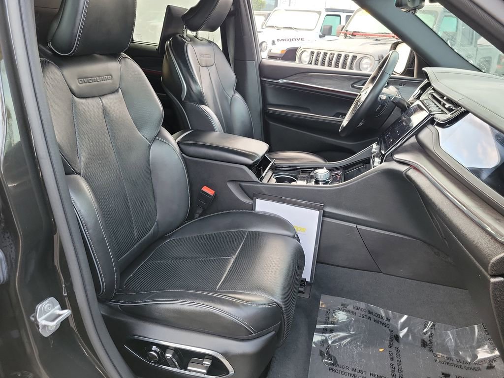Used 2023 Jeep Grand Cherokee Overland w/ Advanced Protech Group III image 20