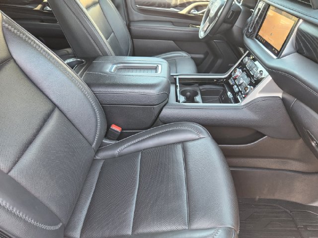 Used 2021 GMC Yukon XL Denali w/ Denali Premium Package AWD/4WD image 14