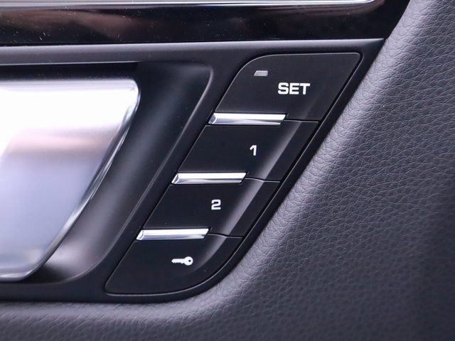 New 2025 Porsche Macan Turbo image 17