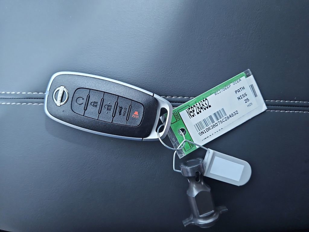 New 2025 Nissan Pathfinder SV image 28