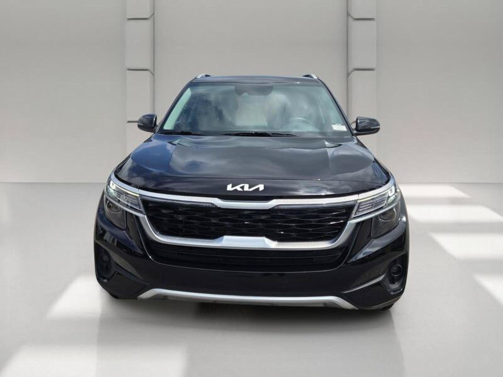 Used 2023 Kia Seltos S FWD image 2